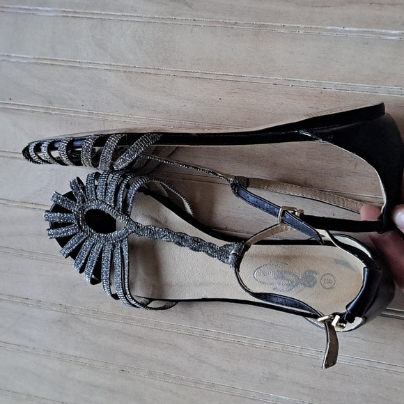 G.C Metallic Silver Sparkle Glam Retro Vintage Inspired Ankle Strap T-Strap Flat - Picture 7 of 11